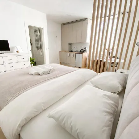 Апартаменты Classy & Cozy *